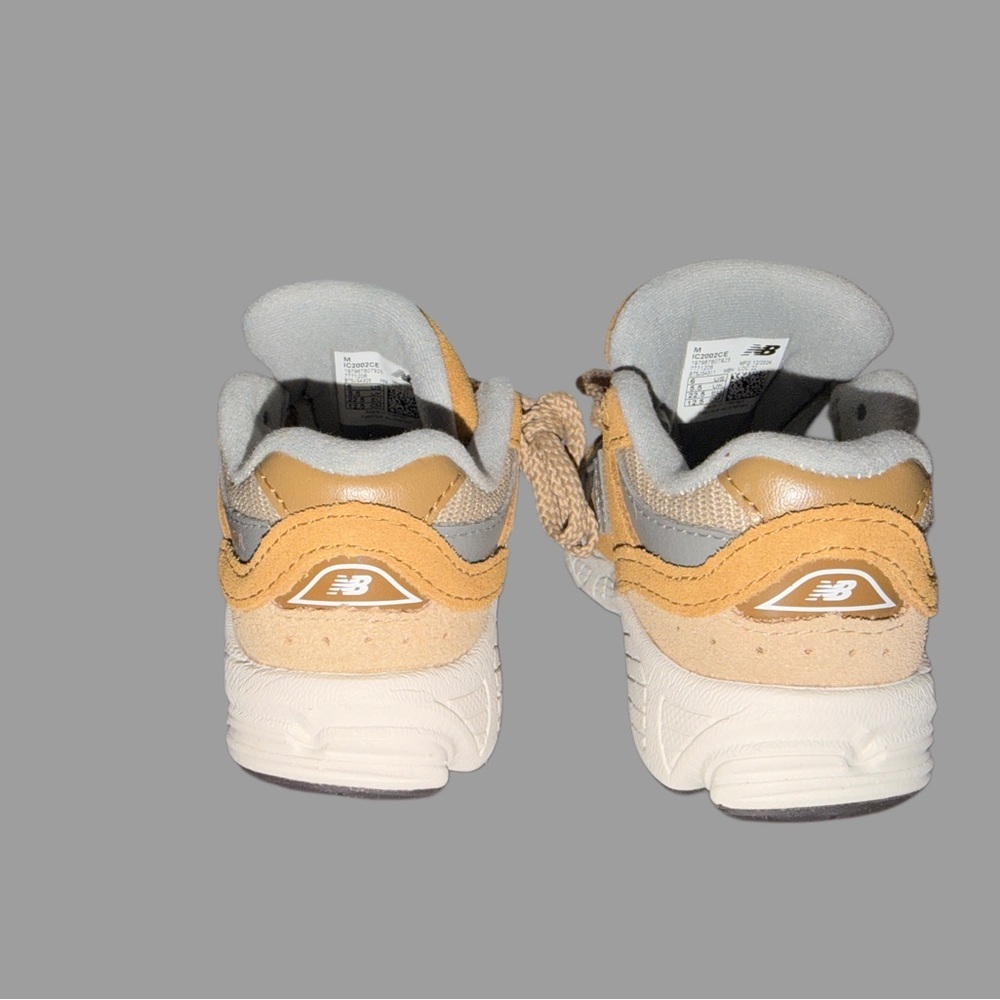 New Balance 2002 Toddler Sneakers | Size 6 | Tan Gray | Unisex | Like New - Picture 3 of 4